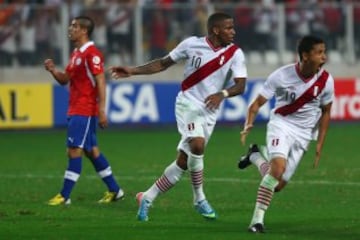 El último festejo de Perú ante Chile por clasificatorias data de marzo de 2013. Aquella vez fue 1-0 gracias a anotación de Jefferson Farfán, tras un error en la salida de Junior Fernandes.