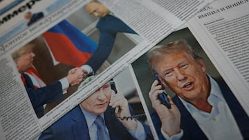 FILE PHOTO: Daily newspapers with covers, dedicated to the recent phone call of Russian President Vladimir Putin and U.S. President Donald Trump, are laid out at a newsstand in a street in Moscow, Russia, February 13, 2025. REUTERS/Maxim Shemetov/Illustration/File Photo