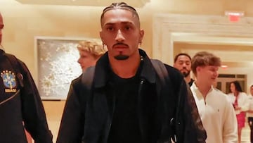 Raphinha, a su salida de Brasil.
