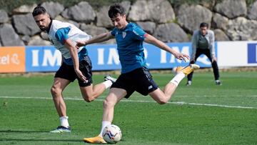 Nolaskoain con Morcillo ante la vista de Marcelino, hoy en Lezama.