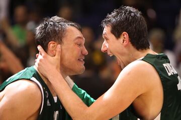 A Papaloukas le tom¨® el relevo otro de los jugadores que ha logrado el MVP de la Final Four m¨¢s de una vez (2007 y 2011, ambas con el Panathinaikos). La segunda de ellas es, adem¨¢s, una temporada que nadie m¨¢s ha conseguido repetir, porque adem¨¢s de ser nombrado mejor jugador de la finala cuatro, tambi¨¦n lo fue de la temporada, adem¨¢s de mejor defensor. En 2006 fue decisivo en una de las mejores finales que se recuerda en la Euroliga (93-91 ante el CSKA).