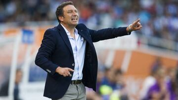 SAN SEBASTIAN, SPAIN - AUGUST 21: Head coach Eusebio Sacristan of Real Sociedad reacts during the La Liga match between Real Sociedad de Futbol and Real Madrid at Estadio Anoeta on August 21, 2016 in San Sebastian, Spain. (Photo by Juan Manuel Serrano Arce/Getty Images)