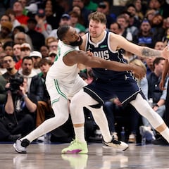 Who leads the Dallas Mavericks - Boston Celtics head-to-head series this season?