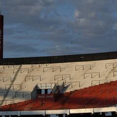 Dudas por el estado del campo de juego en el Monumental