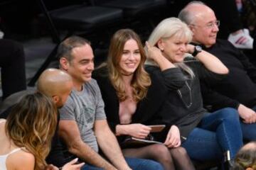 Christa B. Allen durante el partido que enfrentó a Los Angeles Lakers contra los San Antonio Spurs.