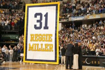 El 30 de marzo de 2006, fecha en la que los Pacers retiraron su camiseta con el dorsal número 31.