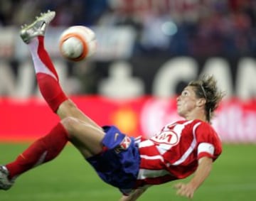 Partido Atlético de Madrid-Cádiz en octubre de 2005. En su primera etapa como atlético, Fernando Torres realizó esta chilena.