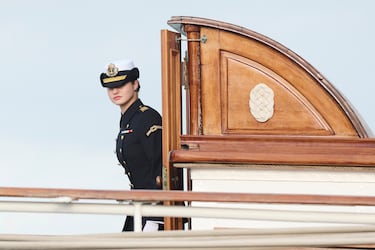 La Princesa Leonor de España llega al puerto de Cádiz para embarcar a bordo del buque Juan Sebastián de Elcano el 8 de enero de 2025 en Cádiz, España.