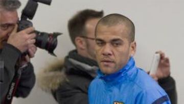 Alves se rompe la clavícula y es baja para la Copa