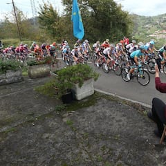 Un impresionante Carthy se lleva la etapa del Angliru