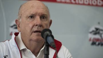 El director deportivo de Lobos BUAP se mostr&oacute; molesto tras los rumores que colocan a varios naturalizados en la &oacute;rbita del t&eacute;cnico de M&eacute;xico.