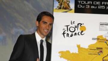 <b>ESTA IMAGEN NO SE REPETIRÁ. </b>Alberto Contador, hace un año en la presentación del Tour 2010.