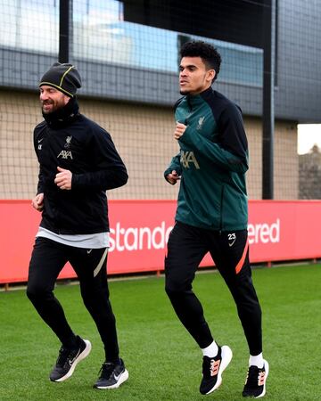 Luis Díaz terminó su primer día en Liverpool con un entrenamiento diferenciado. El jugador viene de dos duras pruebas con la Selección Colombia en las Eliminatorias. Klopp espera tenerlo lo más pronto posible. 