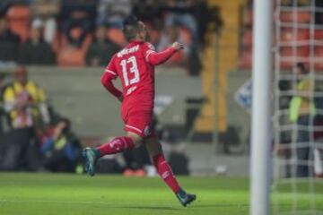 El peruano abandona el futbol mexicano tras estar un año con el Toluca, pues el futbolista decidió partir al futbol brasileño para jugar en el Sao Paulo.