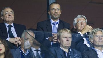 Enrique Cerezo, en el palco durante la Supercopa de Europa.