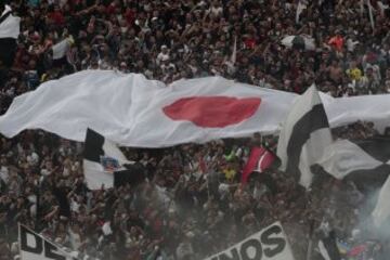 Miles de hinchas albos se hicieron presente en el Estadio Monumental.