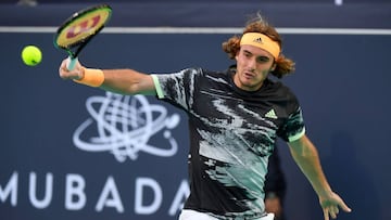 Tsitsipas somete a Djokovic y se enfrentará a Nadal