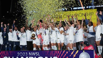 SAN DIEGO, CALIFORNIA - NOVEMBER 11: NJ/NY Gotham FC are awarded the NWSL Championship trophy after defeating the OL Reign during the 2023 NWSL Championship game at Snapdragon Stadium on November 11, 2023 in San Diego, California.   Meg Oliphant/Getty Images/AFP (Photo by Meg Oliphant / GETTY IMAGES NORTH AMERICA / Getty Images via AFP)