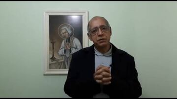 Un sacerdote: ¡°Ojal¨¢ no haya vacuna para los que no van a la iglesia, o que mueran antes¡±