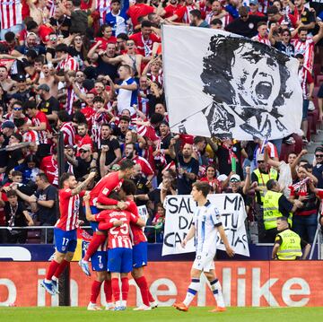 Los jugadores del Atlético de Madrid celebrando el gol de Griezmann de penalti.