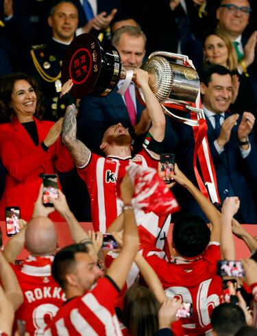 El Athletic ganó la Copa del Rey tras ganar en la tanda de penaltis al Mallorca. Cuarenta años después, los leones levantan su Copa número 24.