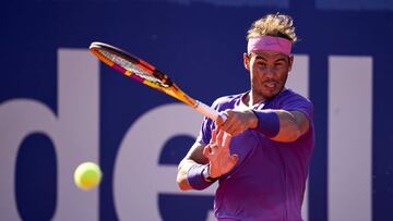 Rafa Nadal ejecuta un drive en el Conde de Godó.
