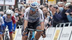 El Jumbo da otro recital: doblete en E3 con Van Aert y Laporte