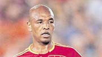 <b>EL ALBUM. </b>Con Elisangela, su esposa, tiene un hijo. Una familia que pronto aumentará con otro miembro.