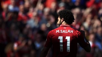 Mo Salah muestra su truco para poder viajar de inc&oacute;gnito.