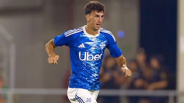 LA LINEA DE LA CONCEPCION, SPAIN - AUGUST 06: Jacobo Ramon of Como 1907 in action during the Pre-Season Friendly match between Real Betis Balompie and Como 1907 at Estadio Municipal de la Linea on August 06, 2025 in La Linea de la Concepcion, Spain. (Photo by Fran Santiago/Getty Images)