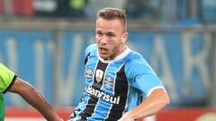 El Chelsea se entromete en el fichaje de Arthur por el Barça