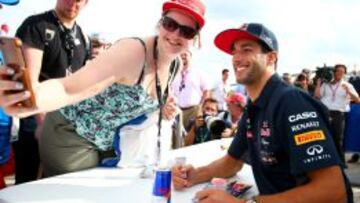 Daniel Ricciardo suele sonreír por norma.