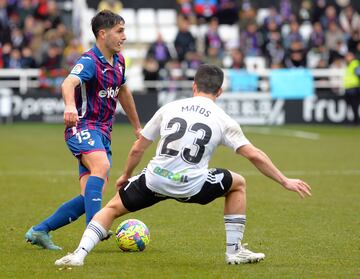 Tejero suele aparecer en los onces sin necesidad de marcar o asistir. Ante el Burgos su partido fue bastante bueno y no anotó gracias a una intervención de Caro. Su disparo desde fuera del área (una de sus fuertes) merecía mejor suerte.