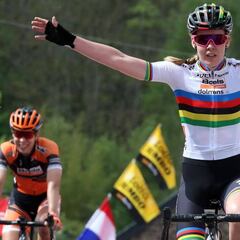 Van der Breggen critica la poca cobertura en TV de la Flecha Valona y la Lieja femeninas