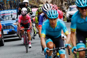 Decimotercera etapa entre Pinerolo y Ceresole Reale de 196 km. Jan Polanc con la maglia rosa.