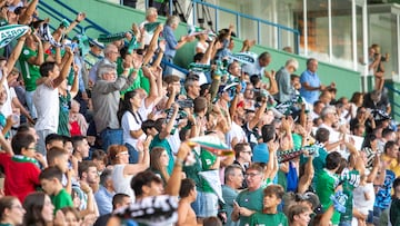 El Racing de Ferrol mantiene su fortaleza en A Malata.