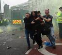 Los hinchas del West Ham apedrean el autobús del Manchester United