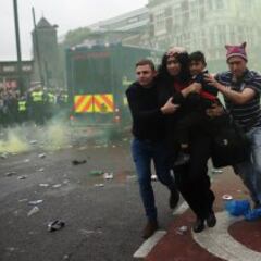 Los hinchas del West Ham apedrean el autobús del Manchester United