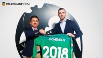 Jaume Domenech en el anuncio de su renovación.
