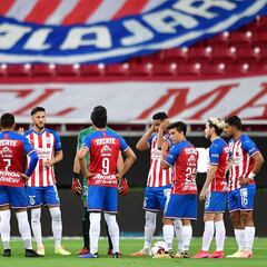 Chivas confirma su 11 titular frente a Tigres