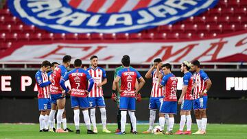 Chivas confirma su 11 titular frente a Tigres
