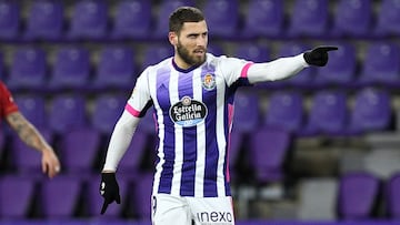 VALLADOLID, SPAIN - DECEMBER 11: Shon Weissman of Valladolid celebrates after scoring their sides first goal during the La Liga Santander match between Real Valladolid CF and C.A. Osasuna at Estadio Municipal Jose Zorrilla on December 11, 2020 in Valladol