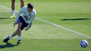 Pedri in training on the eve of the FIFA World Cup 2022 qualification football match between Spain and Greece.
