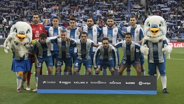 Los jugadores del Espanyol posan en la previa del encuentro ante el Betis.