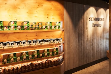 El Bernabéu abre el Starbucks más grande de España: así es por dentro