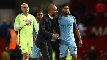 MANCHESTER, ENGLAND - OCTOBER 26: Josep Guardiola, Manager of Manchester City (C) speaks to Gael Clichy of Manchester City (R) after the final whistle during the EFL Cup fourth round match between Manchester United and Manchester City at Old Trafford on October 26, 2016 in Manchester, England.  (Photo by David Rogers/Getty Images)