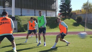 Busquets y su clase de pases a un toque: Lo más difícil del fútbol