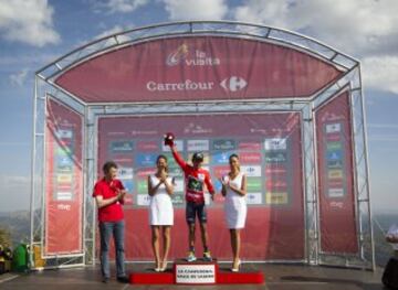 Nairo se viste de rojo y Colombia sigue liderando La Vuelta