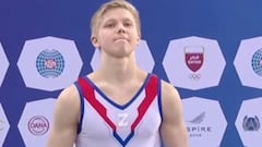 El gimnasta ruso Igor Kuliak, con la Z de apoyo a Rusia durante el podio de la Copa del Mundo de Gimnasia de Doha.