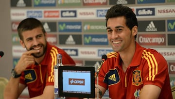 Piqu&eacute; y Arbeloa, en una rueda de prensa con la Selecci&oacute;n.